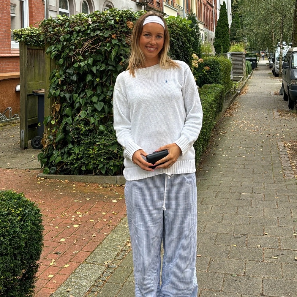 Meet your Posher, Afia